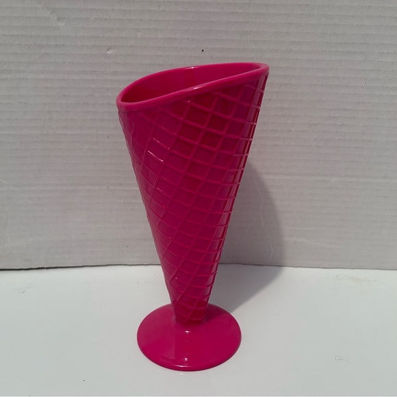 8" tall Waffle cone cup for ice cream, sundae, rootbeer float,.. - Picture 4 of 8